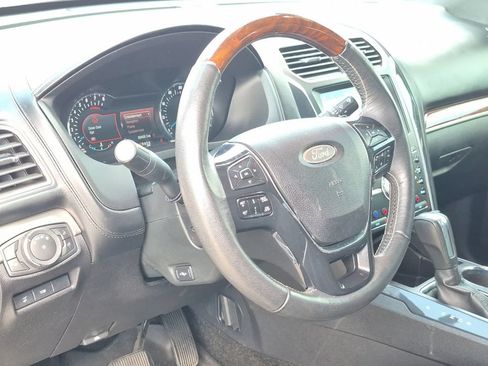 Used 2018 Ford Explorer Platinum AWD/4WD image 6