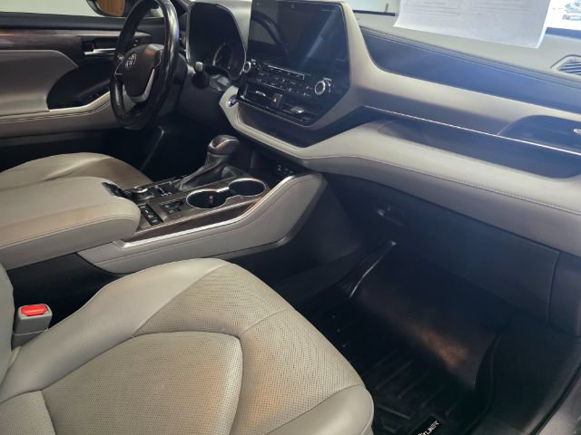 Used 2022 Toyota Highlander Limited AWD/4WD image 12