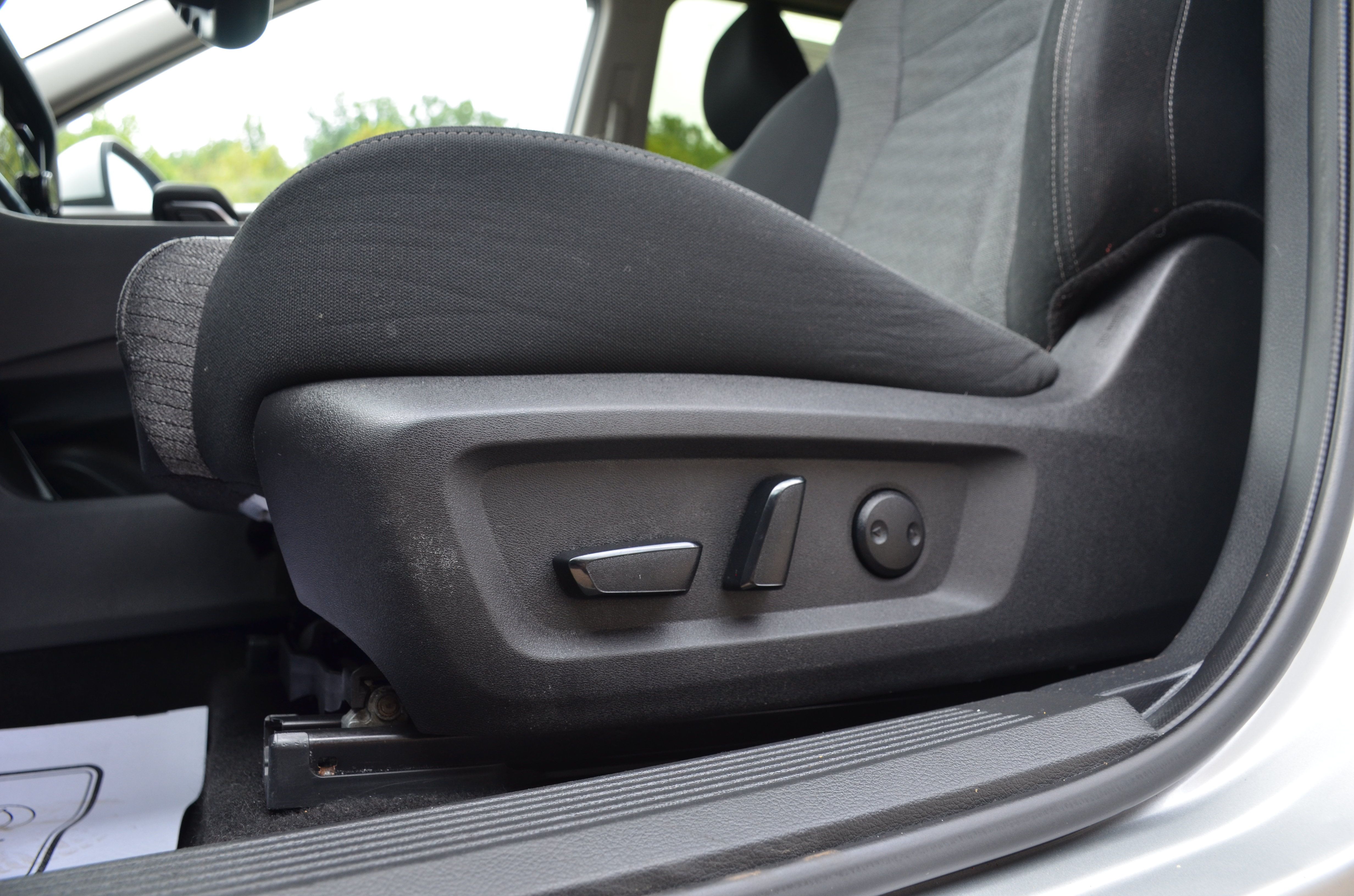 Used 2023 Nissan Rogue SV AWD/4WD image 25