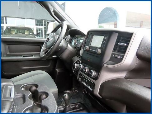Used 2024 RAM 2500 Tradesman w/ Chrome Appearance Group AWD/4WD image 8