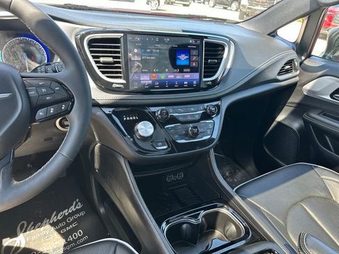 Used 2025 Chrysler Pacifica Limited FWD image 22