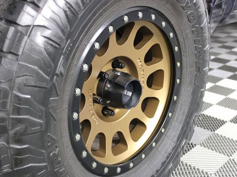 Used 2022 Toyota Tundra SR5 w/ SR5 Convenience Package image 12