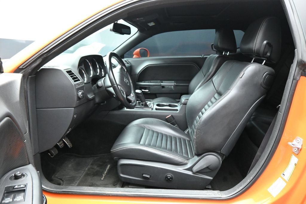Used 2014 Dodge Challenger R/T Plus RWD image 9