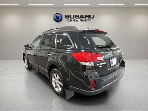 Used 2013 Subaru Outback 3.6R Limited w/ Special Appearance Pkg AWD/4WD image 3