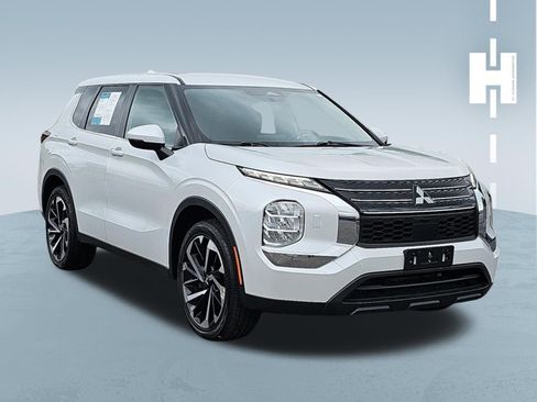 Used 2022 Mitsubishi Outlander ES AWD/4WD image 1