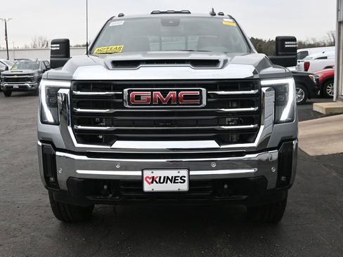 Used 2025 GMC Sierra 3500 SLE w/ SLE Value Package image 14