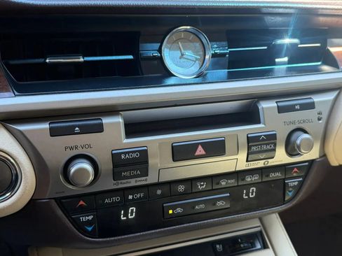 Used 2017 Lexus ES 350 w/ Navigation System Package FWD image 26