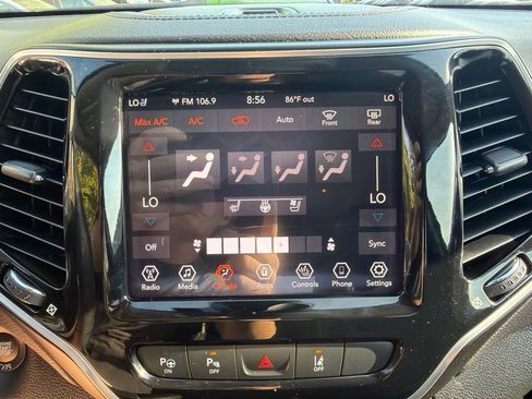 Used 2019 Jeep Cherokee Limited w/ Luxury Group AWD/4WD image 10