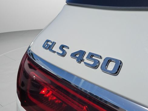 Used 2022 Mercedes-Benz GLS 450 4MATIC image 32