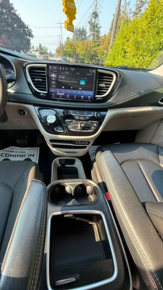 Used 2023 Chrysler Pacifica Touring-L AWD/4WD image 17