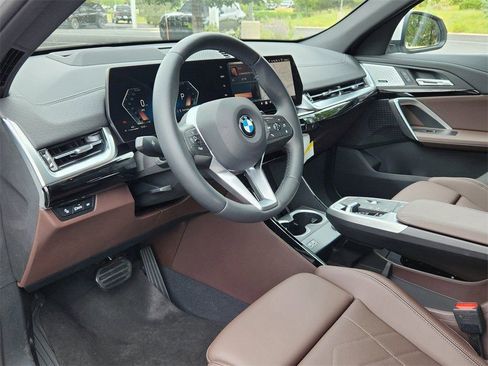Used 2025 BMW X2 xDrive28i AWD/4WD image 10