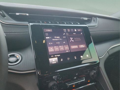 New 2025 Jeep Grand Cherokee L Altitude image 17