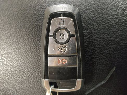 Used 2019 Ford Fusion SE FWD image 32