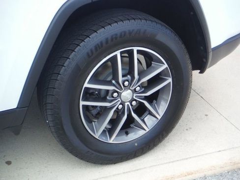 Used 2018 Jeep Grand Cherokee Limited w/ Trailer Tow Group IV image 3