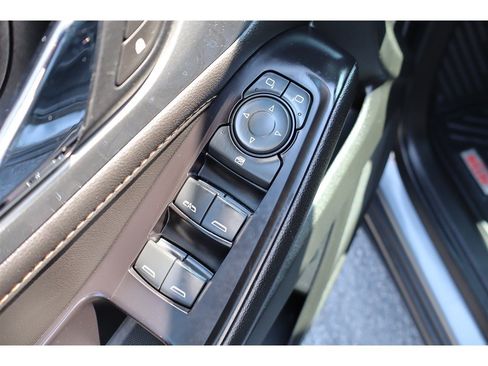 Used 2020 Chevrolet Traverse LT FWD image 39