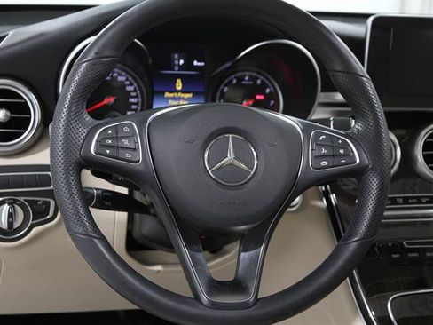 Used 2019 Mercedes-Benz GLC 300 4MATIC image 7