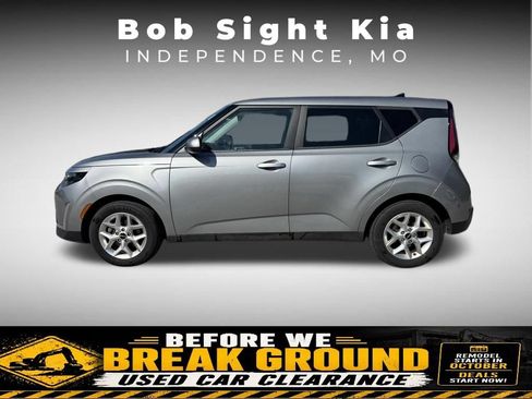 Used 2023 Kia Soul LX w/ Option Group 015 FWD image 4
