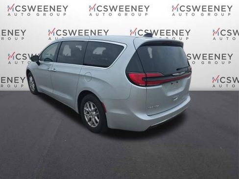 Used 2024 Chrysler Pacifica Touring-L FWD image 5