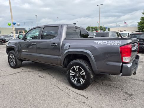 Used 2017 Toyota Tacoma TRD Sport w/ Tow Package (A/T) AWD/4WD image 6