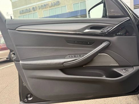 Used 2022 BMW M5 w/ Executive Package image 11