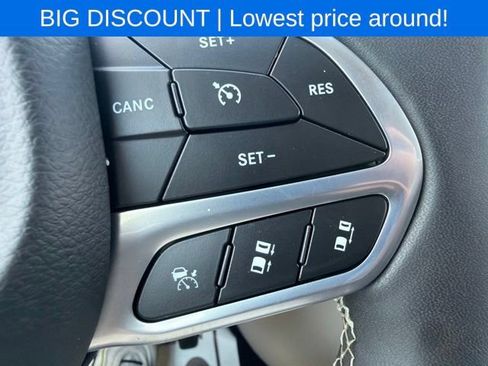 Used 2023 Chrysler Pacifica Touring-L FWD image 54