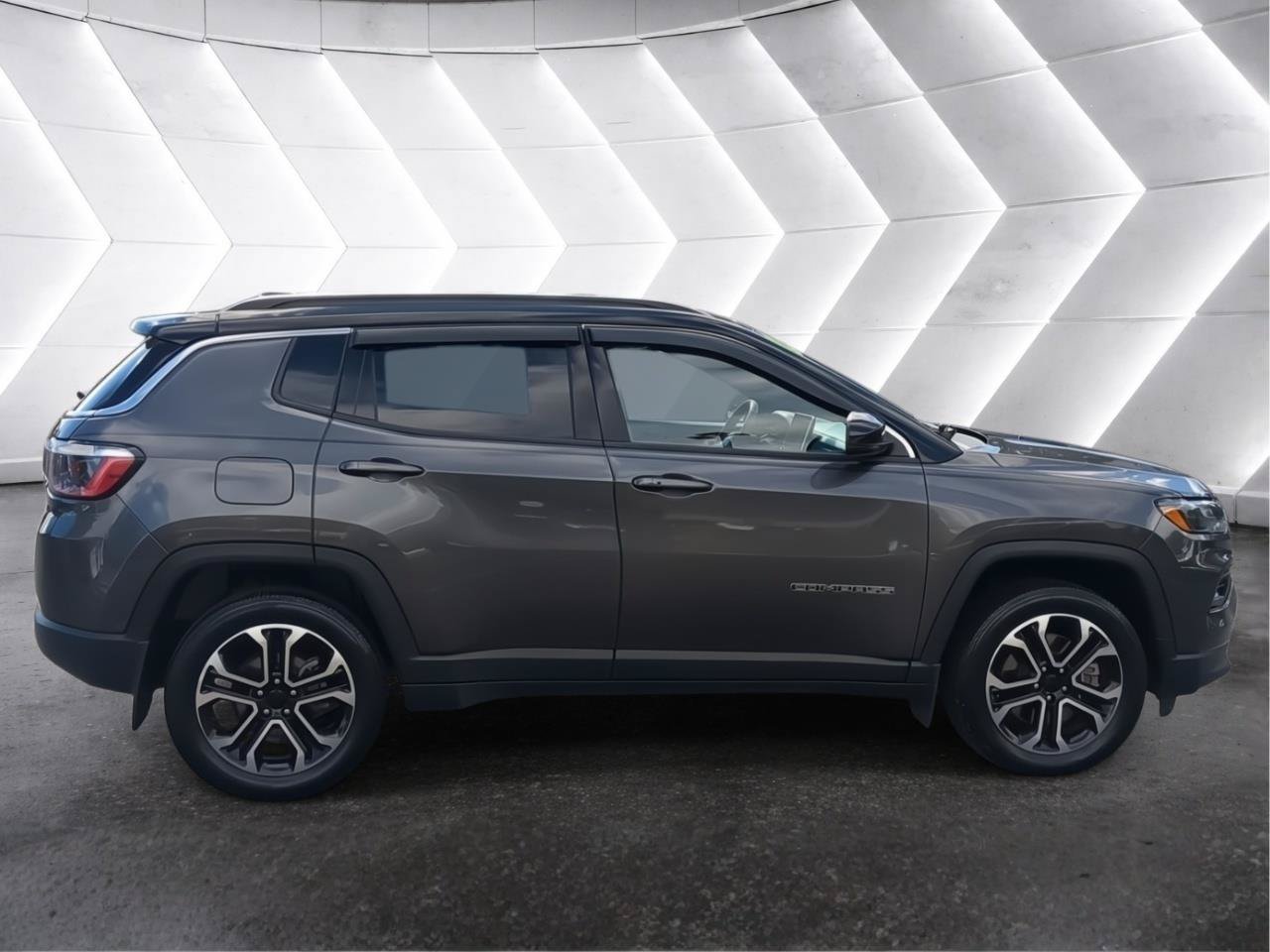 Used 2024 Jeep Compass Limited w/ Sun and Sound Group AWD/4WD image 7