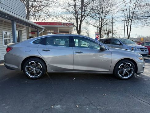 Used 2022 Chevrolet Malibu LT FWD image 2
