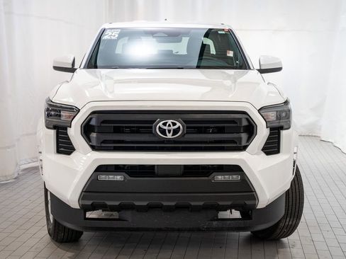 Used 2025 Toyota Tacoma SR5 image 2