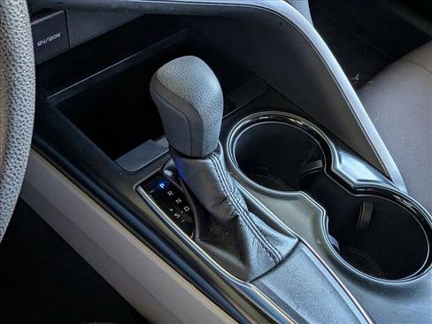 Used 2019 Toyota Camry LE image 11