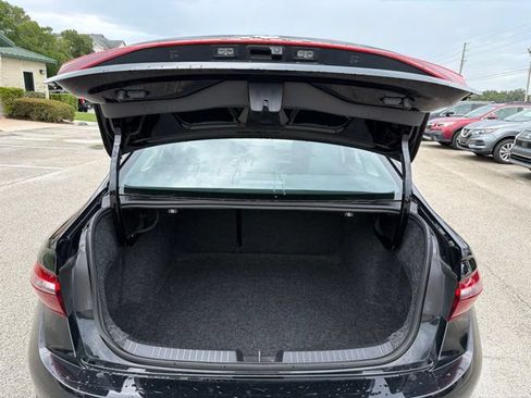 Used 2025 Volkswagen Jetta SE FWD image 28