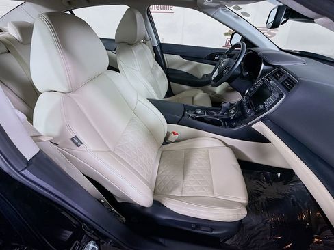 Used 2019 Nissan Maxima Platinum image 32
