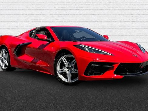 Used 2022 Chevrolet Corvette Stingray Preferred Cpe w/ Engine Appearance Package RWD image 3