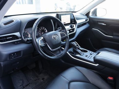Certified 2023 Toyota Highlander XLE image 31