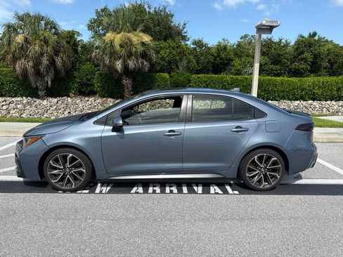 Used 2022 Toyota Corolla SE FWD image 2