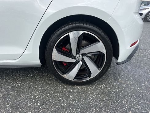 Used 2020 Volkswagen GTI SE image 30