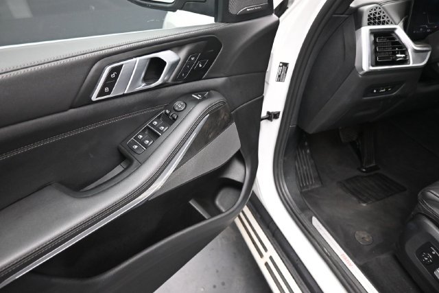 Used 2024 BMW X5 xDrive40i AWD/4WD image 17