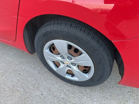 Used 2018 Chevrolet Cruze LS image 7