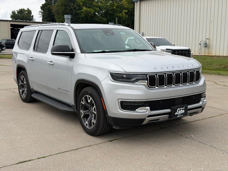 Used 2024 Jeep Wagoneer L Series III w/ Flexible Seating Group AWD/4WD image 1