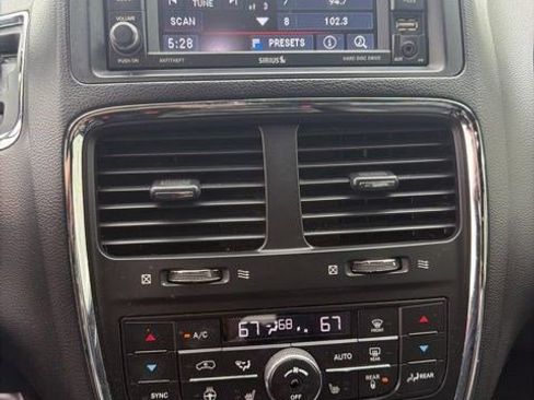 Used 2017 Dodge Grand Caravan GT FWD image 17