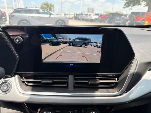 New 2026 Chevrolet Trax LT w/ Sunroof Package FWD image 23
