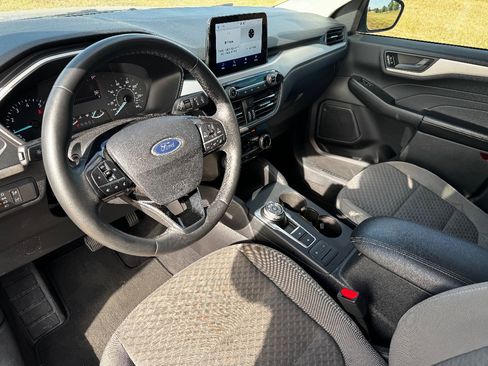 Used 2022 Ford Escape SE w/ Cold Weather Package image 13