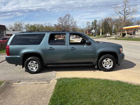 Used 2009 Chevrolet Suburban LT w/ Convenience Package 1 image 14
