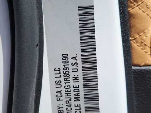 Certified 2024 Jeep Grand Cherokee Summit AWD/4WD image 17