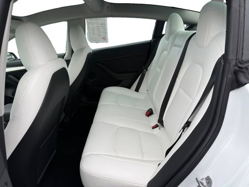 Used 2023 Tesla Model 3 Standard Range image 16