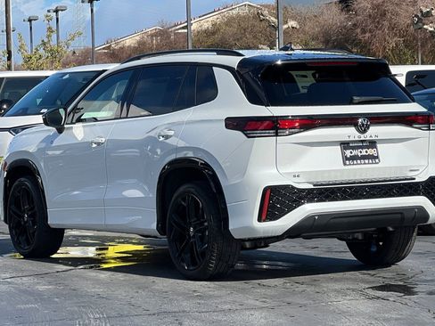 New 2026 Volkswagen Tiguan SE R-Line image 6