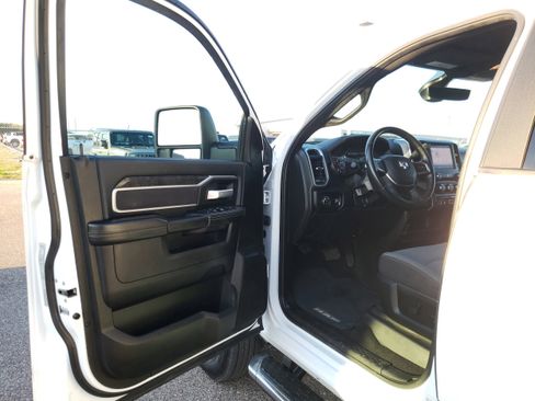 Used 2024 RAM 3500 Big Horn image 12