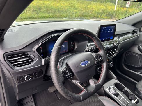 Used 2025 Ford Escape ST-Line Select AWD/4WD image 18