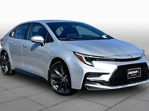 Used 2025 Toyota Corolla SE w/ SE Premium Package FWD image 3
