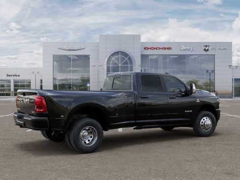New 2026 RAM 3500 Laramie AWD/4WD image 4