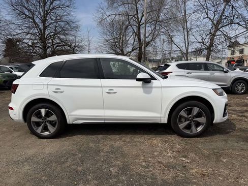 Used 2023 Audi Q5 2.0T Premium w/ Convenience Package image 3